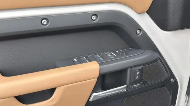 2026 Land Rover Defender P400 X-Dynamic SE