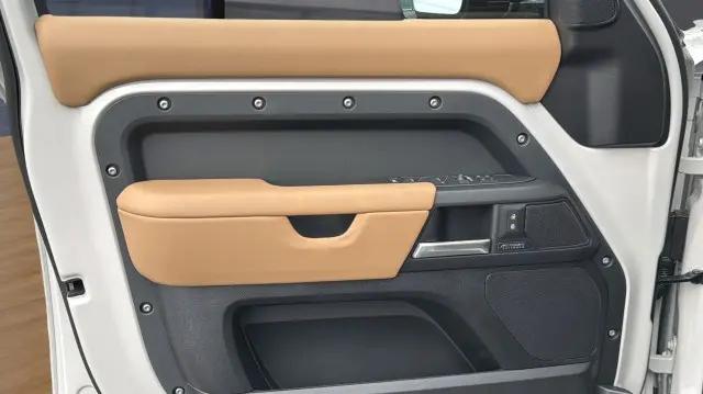 2026 Land Rover Defender P400 X-Dynamic SE