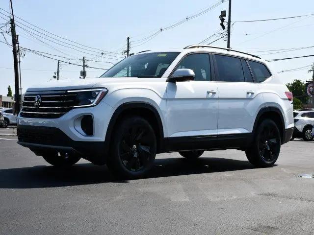 2026 Volkswagen Atlas SE with Technology