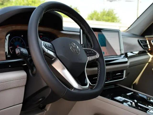 2026 Volkswagen Atlas SE with Technology