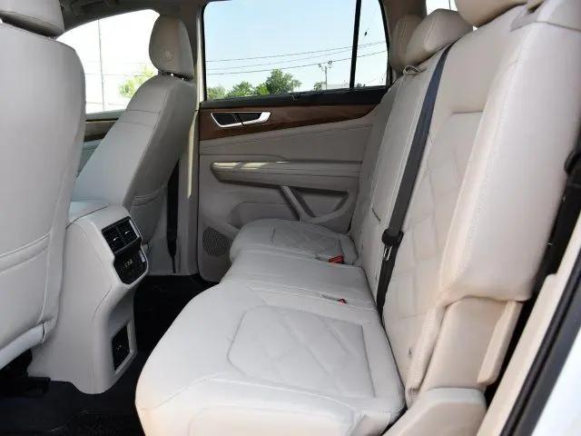 2026 Volkswagen Atlas SE with Technology