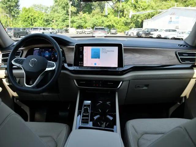 2026 Volkswagen Atlas SE with Technology
