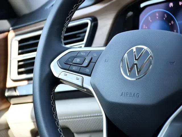2026 Volkswagen Atlas SE with Technology