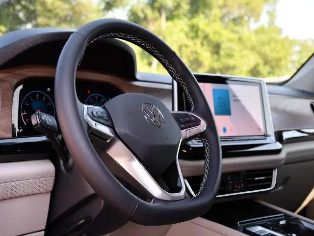2026 Volkswagen Atlas SE with Technology