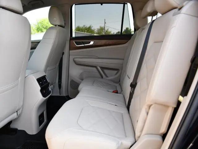 2026 Volkswagen Atlas SE with Technology