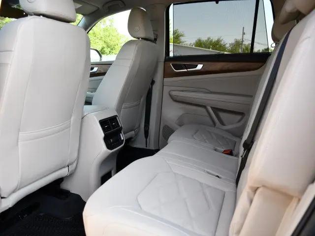 2026 Volkswagen Atlas SE with Technology