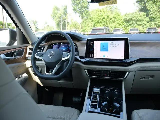 2026 Volkswagen Atlas SE with Technology
