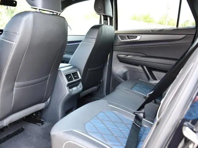 2026 Volkswagen Atlas Cross Sport SEL Premium R-Line