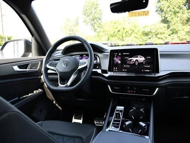 2026 Volkswagen Atlas Cross Sport SEL Premium R-Line