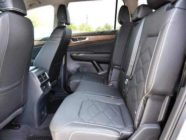 2026 Volkswagen Atlas SE with Technology