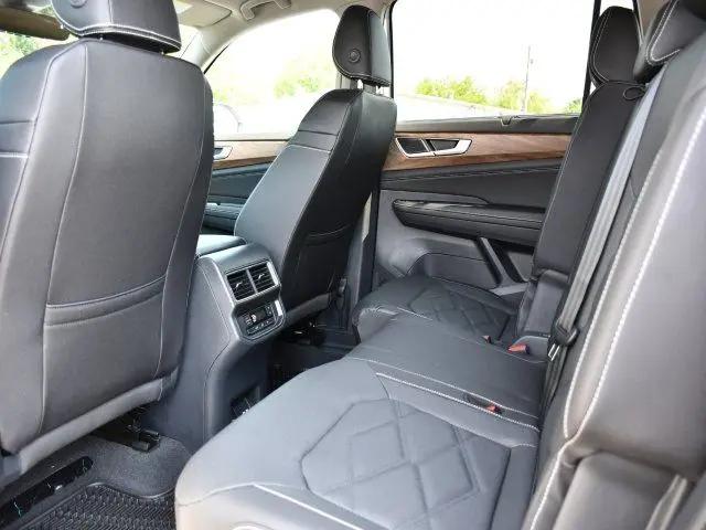 2026 Volkswagen Atlas SE with Technology