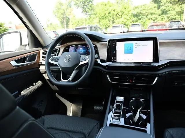 2026 Volkswagen Atlas SE with Technology