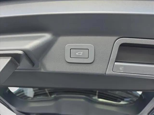 2026 Land Rover Range Rover Velar P250 Dynamic SE