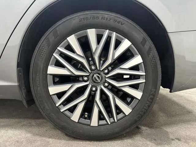 2024 Nissan Altima SV FWD