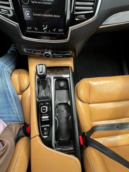 2017 Volvo XC90 T6 Momentum
