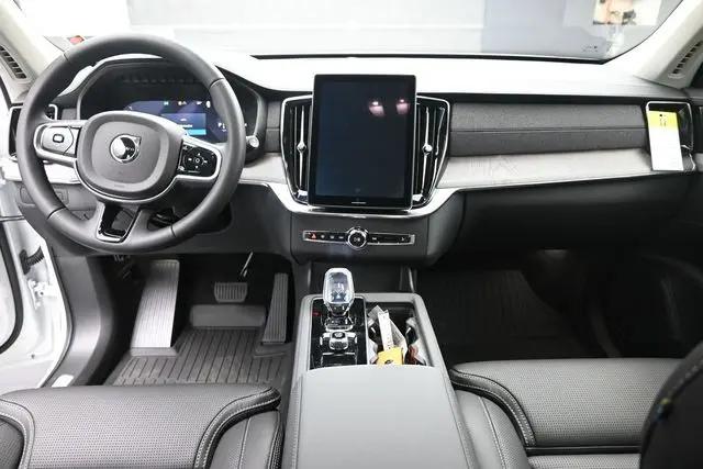 2026 Volvo XC90 Plug-In Hybrid Ultra, T8 AWD, Electric/Gasoline, Bright, 7 Seats