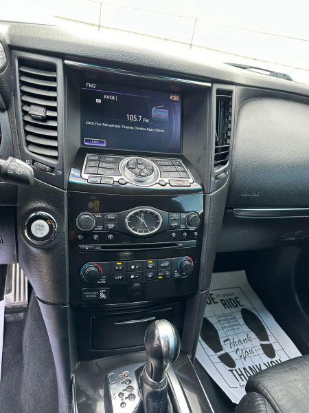 2017 INFINITI QX70 3.7