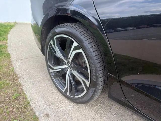 2024 Volvo S60 B5 Plus Dark Theme
