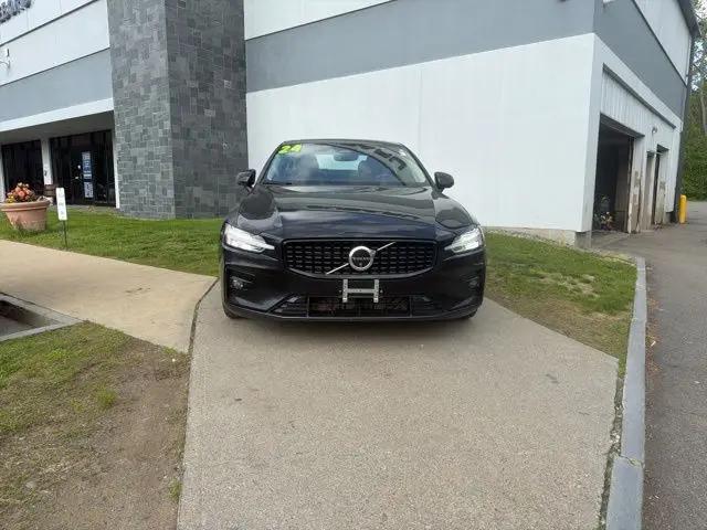 2024 Volvo S60 B5 Plus Dark Theme