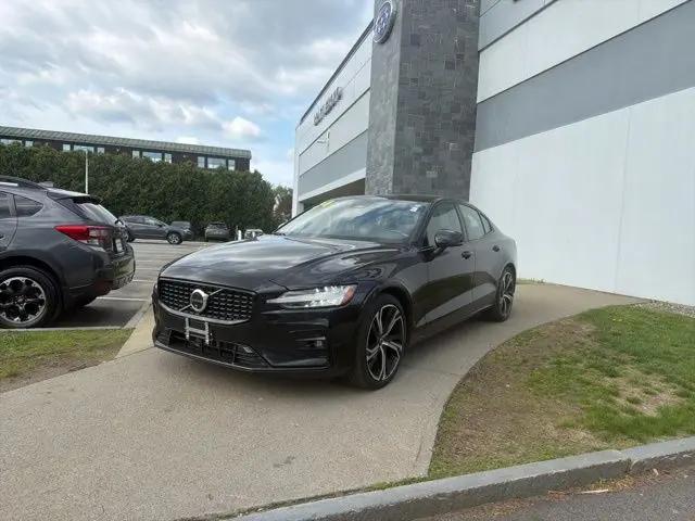 2024 Volvo S60 B5 Plus Dark Theme