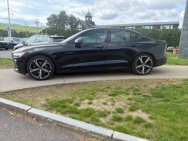 2024 Volvo S60 B5 Plus Dark Theme