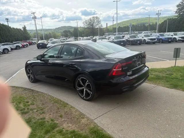 2024 Volvo S60 B5 Plus Dark Theme