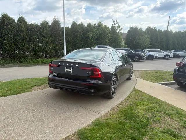 2024 Volvo S60 B5 Plus Dark Theme