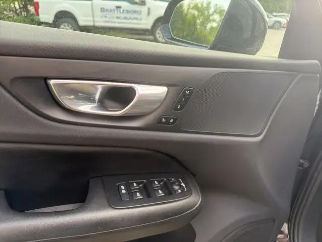 2024 Volvo S60 B5 Plus Dark Theme