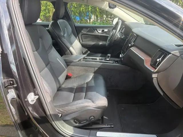 2024 Volvo S60 B5 Plus Dark Theme