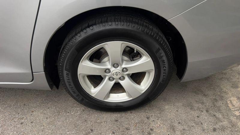 2011 Toyota Sienna LE V6