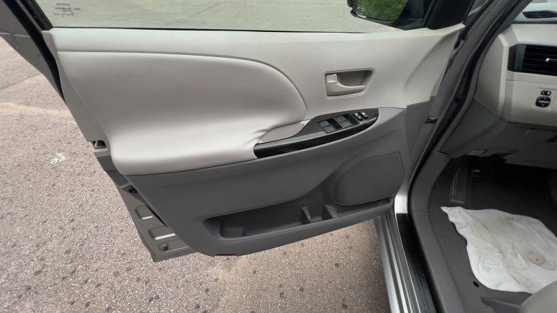 2011 Toyota Sienna LE V6