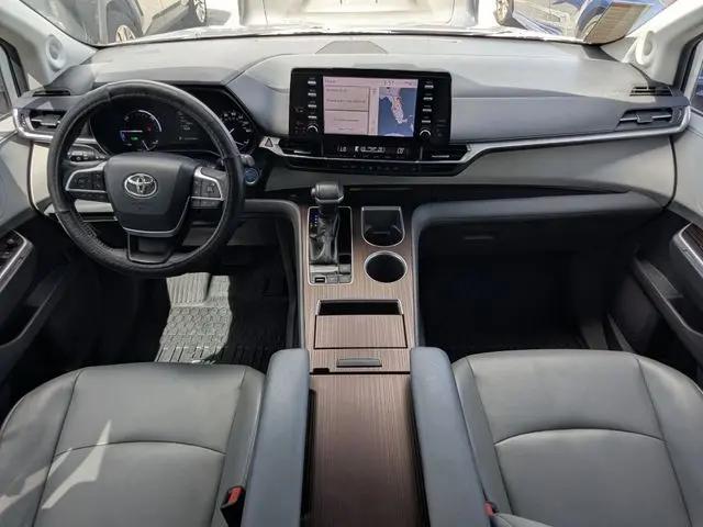 2021 Toyota Sienna XLE