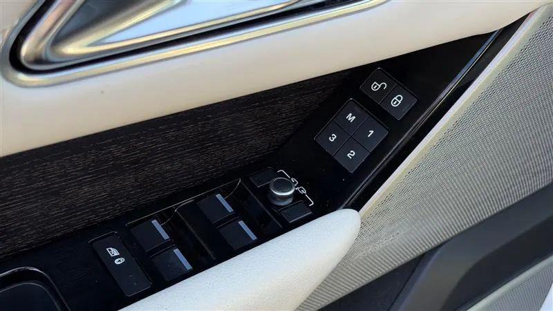 2018 Land Rover Range Rover Velar P250 SE R-Dynamic