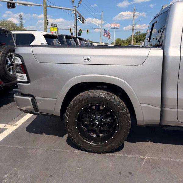 2019 Ram 1500 Laramie Crew Cab 4x4 5'7" Box