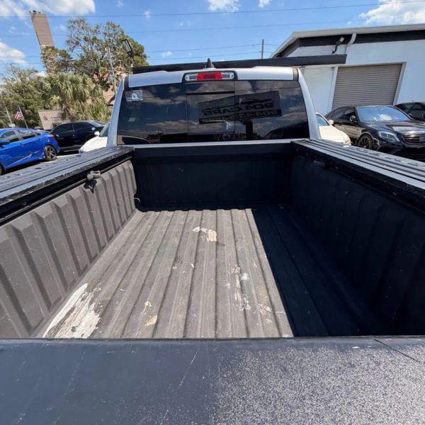 2019 Ram 1500 Laramie Crew Cab 4x4 5'7" Box
