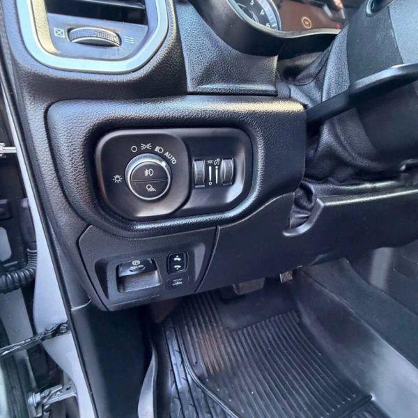 2019 Ram 1500 Laramie Crew Cab 4x4 5'7" Box