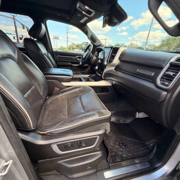 2019 Ram 1500 Laramie Crew Cab 4x4 5'7" Box