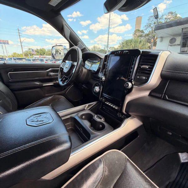 2019 Ram 1500 Laramie Crew Cab 4x4 5'7" Box