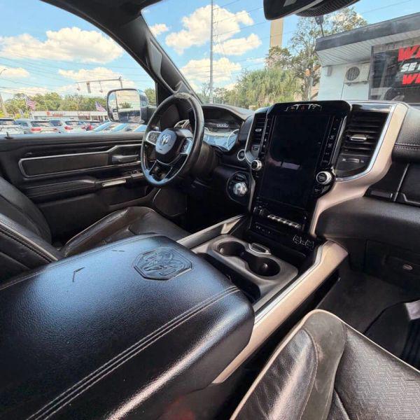 2019 Ram 1500 Laramie Crew Cab 4x4 5'7" Box
