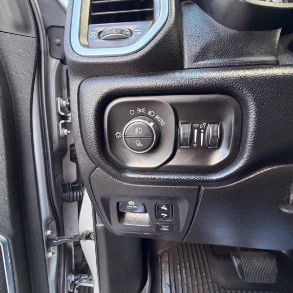 2019 Ram 1500 Laramie Crew Cab 4x4 5'7" Box