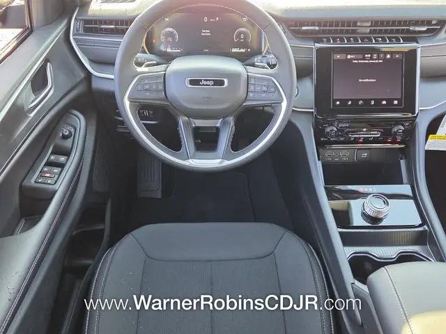 2026 Jeep Grand Cherokee Laredo 4x2