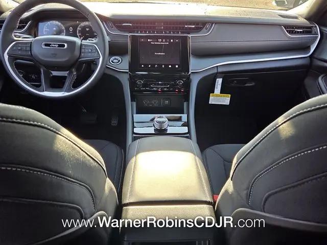 2026 Jeep Grand Cherokee Laredo 4x2