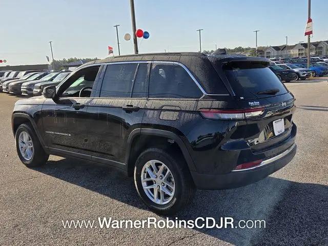 2026 Jeep Grand Cherokee Laredo 4x2
