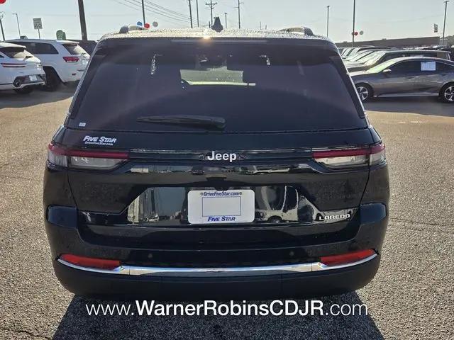 2026 Jeep Grand Cherokee Laredo 4x2