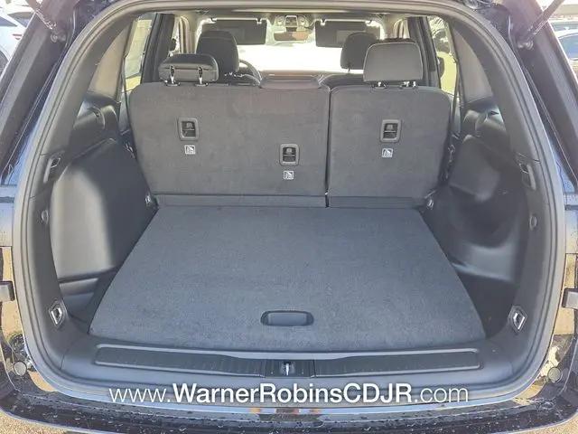 2026 Jeep Grand Cherokee Laredo 4x2
