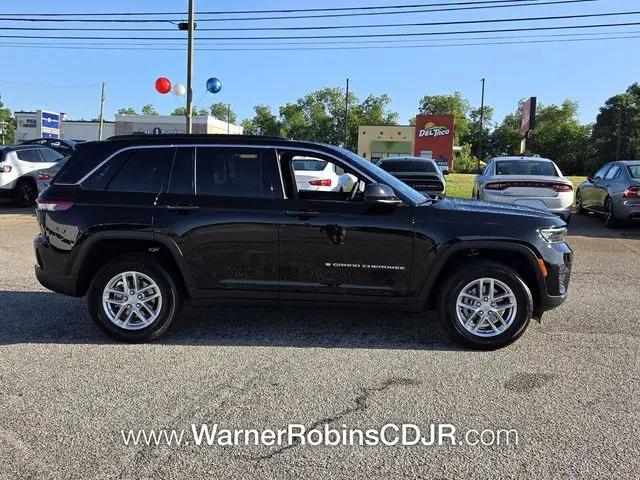 2026 Jeep Grand Cherokee Laredo 4x2
