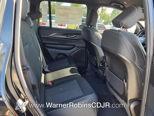 2026 Jeep Grand Cherokee Laredo 4x2