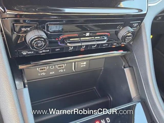 2026 Jeep Grand Cherokee Laredo 4x2