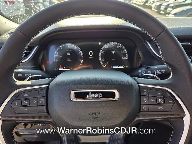 2026 Jeep Grand Cherokee Laredo 4x2