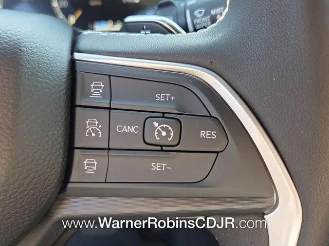 2026 Jeep Grand Cherokee Laredo 4x2